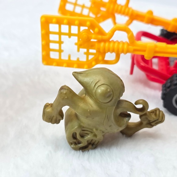 Vintage 1989 Kenner Real Ghostbusters Ecto-3 Vehicle with Ghost Figure Toy - Picture 2 of 9